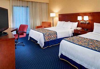 Courtyard St. Louis Hotel 3*
