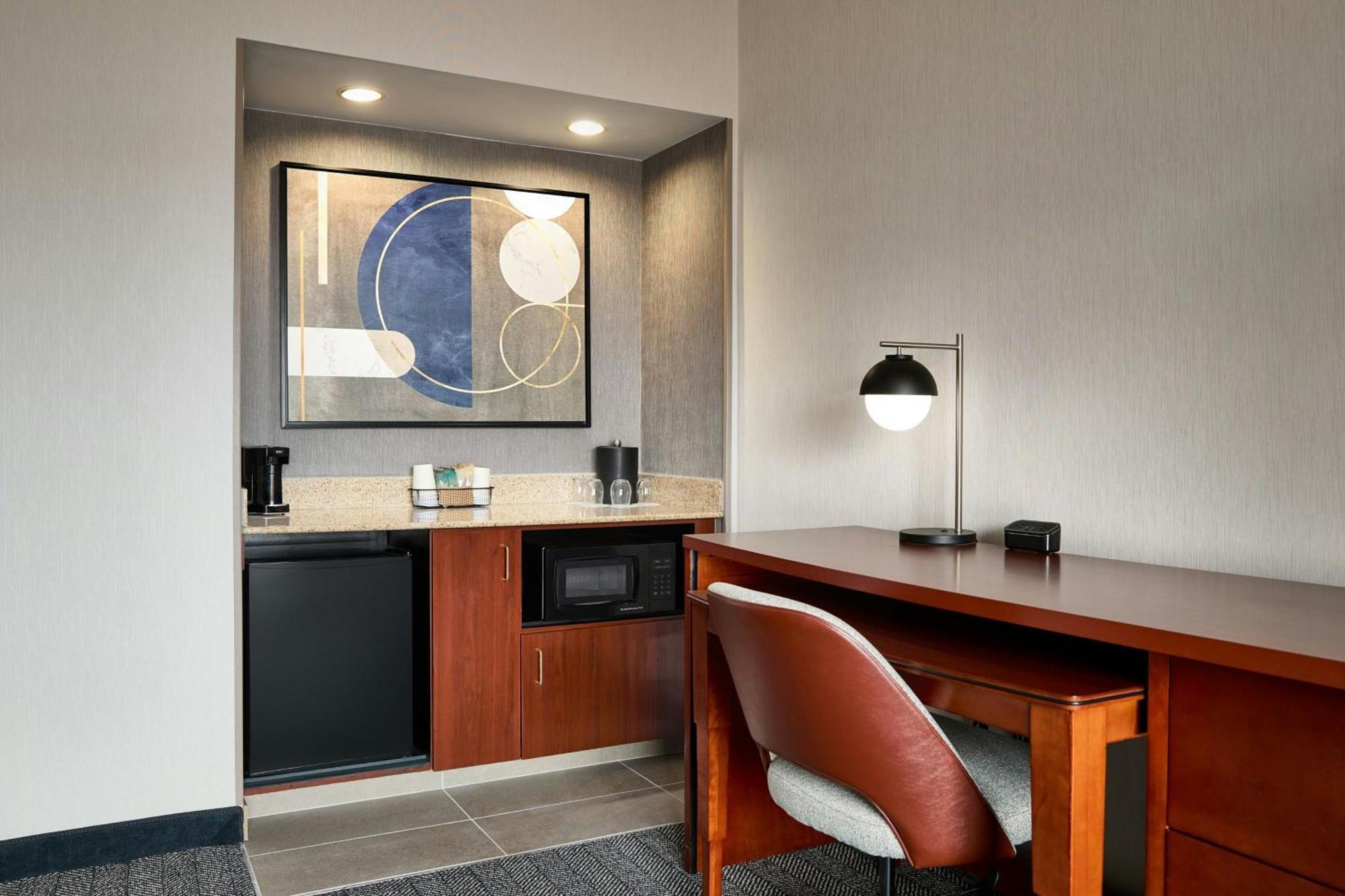 Hotel Courtyard St. Louis 3*
