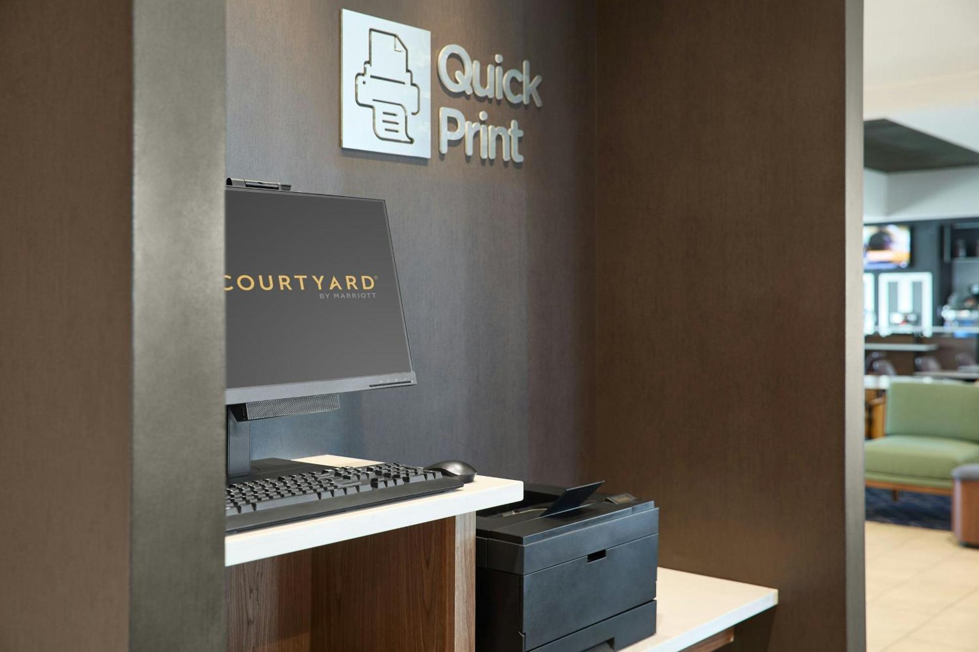Courtyard St. Louis 3*