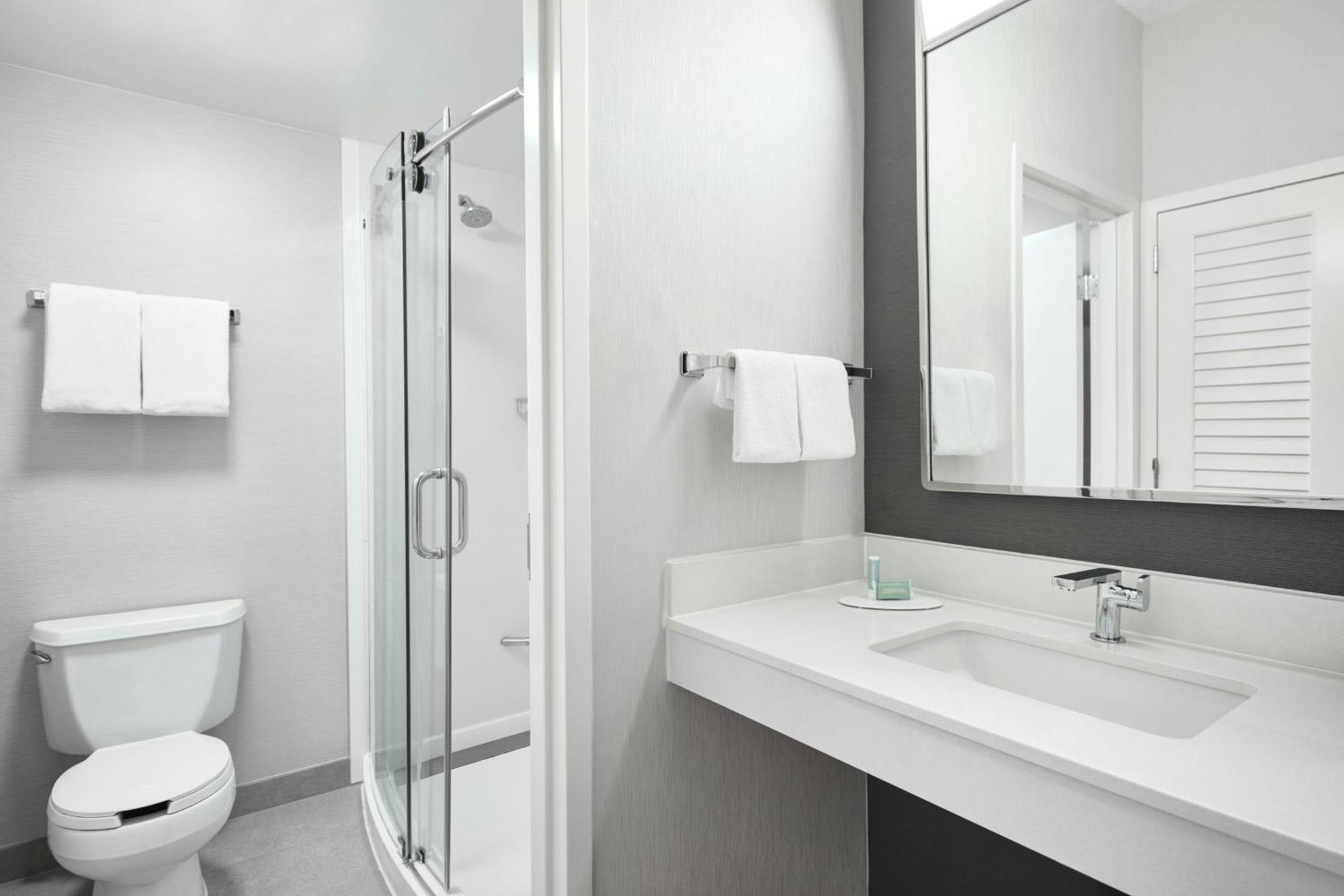 Courtyard St. Louis Hotel 3*