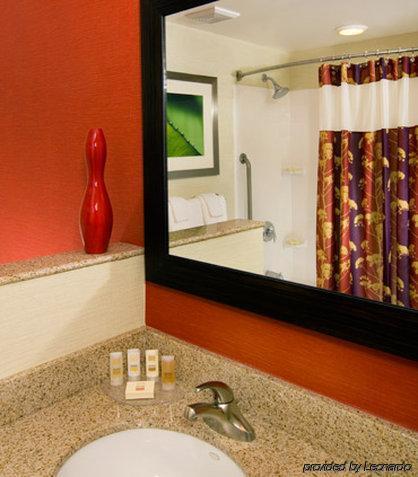 Courtyard St. Louis 3*