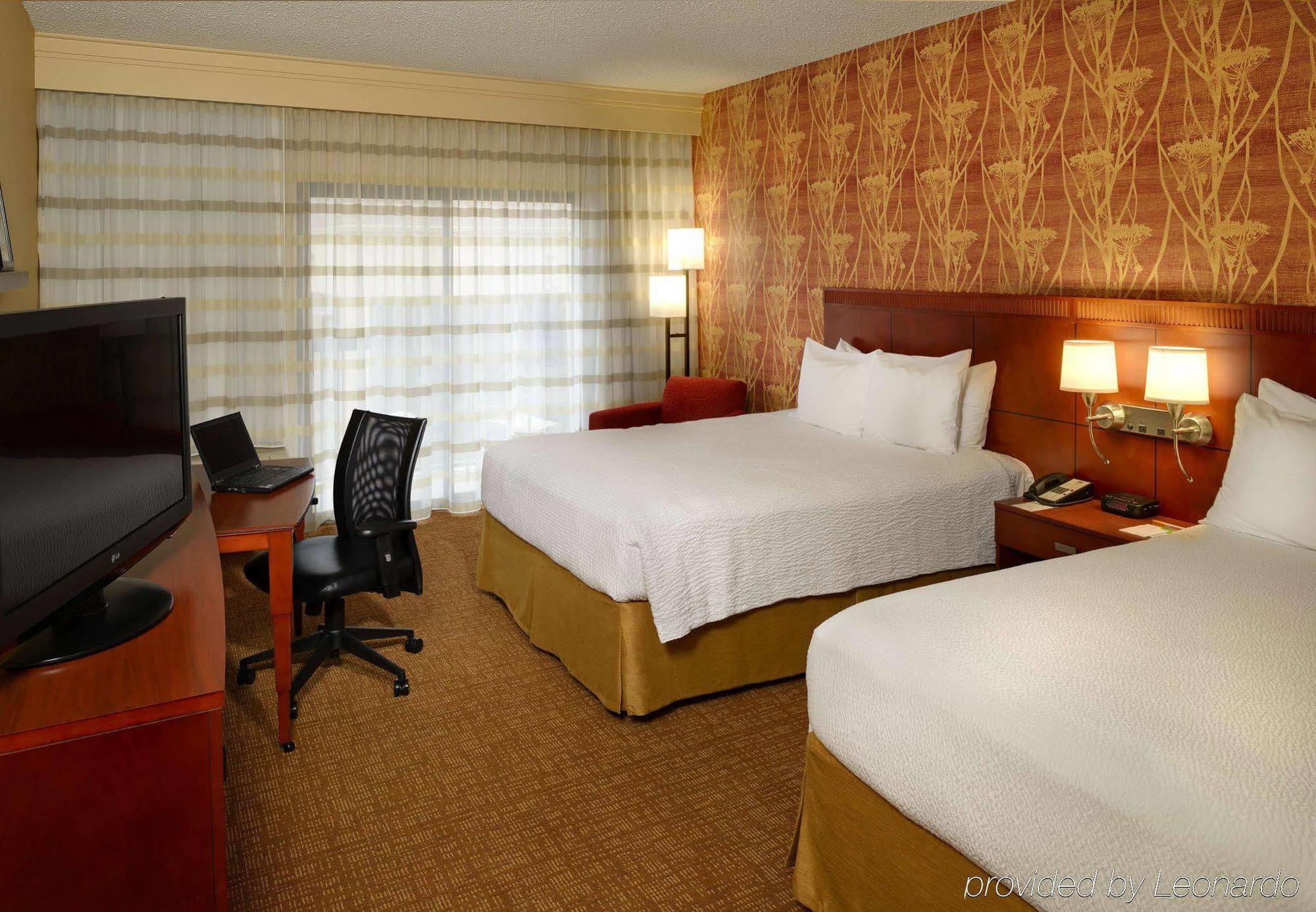 Hotel Courtyard St. Louis 3*