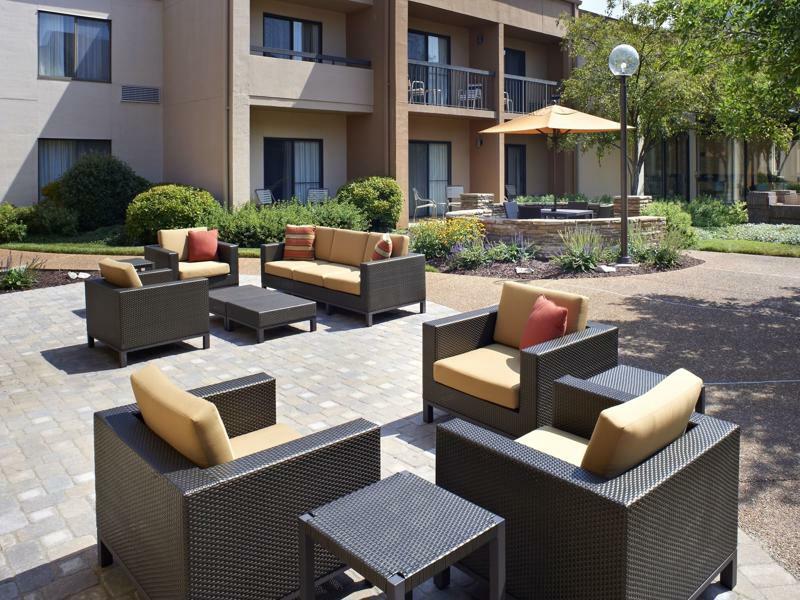 Courtyard St. Louis Hotel 3*