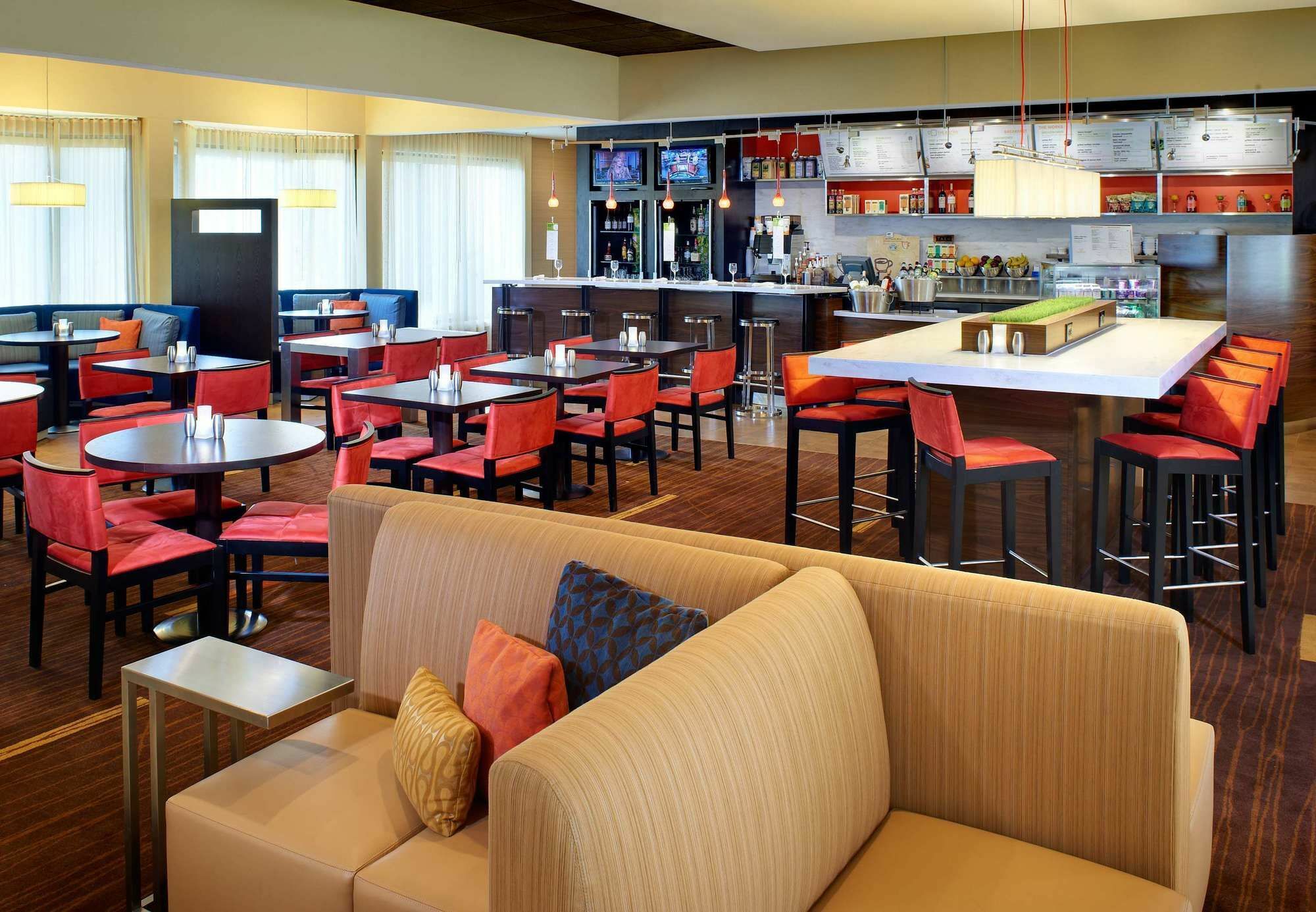 Courtyard St. Louis 3*
