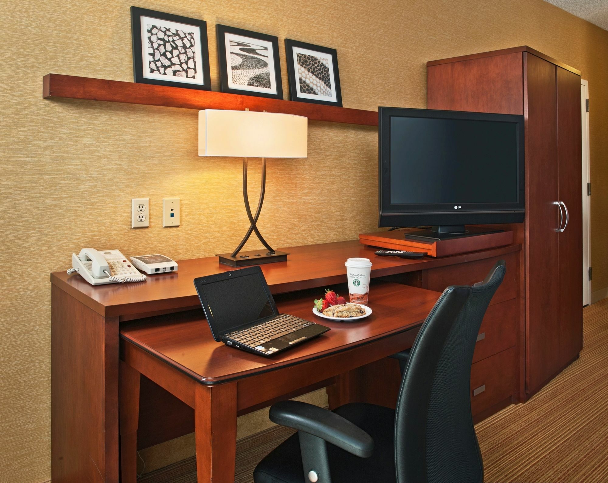 Courtyard St. Louis Hotel 3*