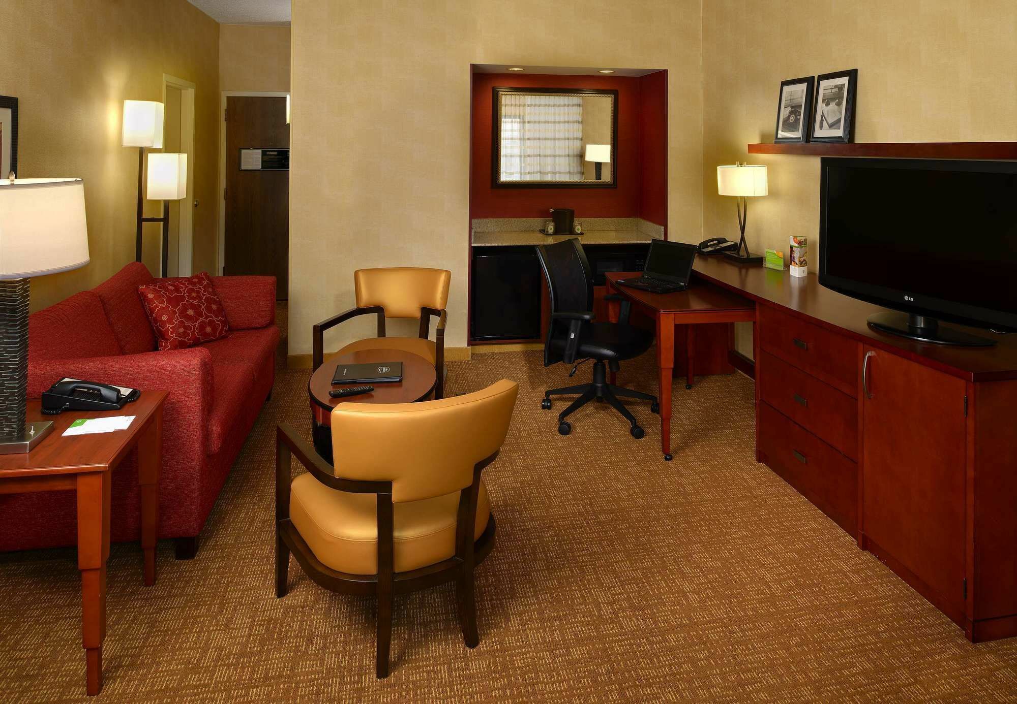 Hotel Courtyard St. Louis 3*